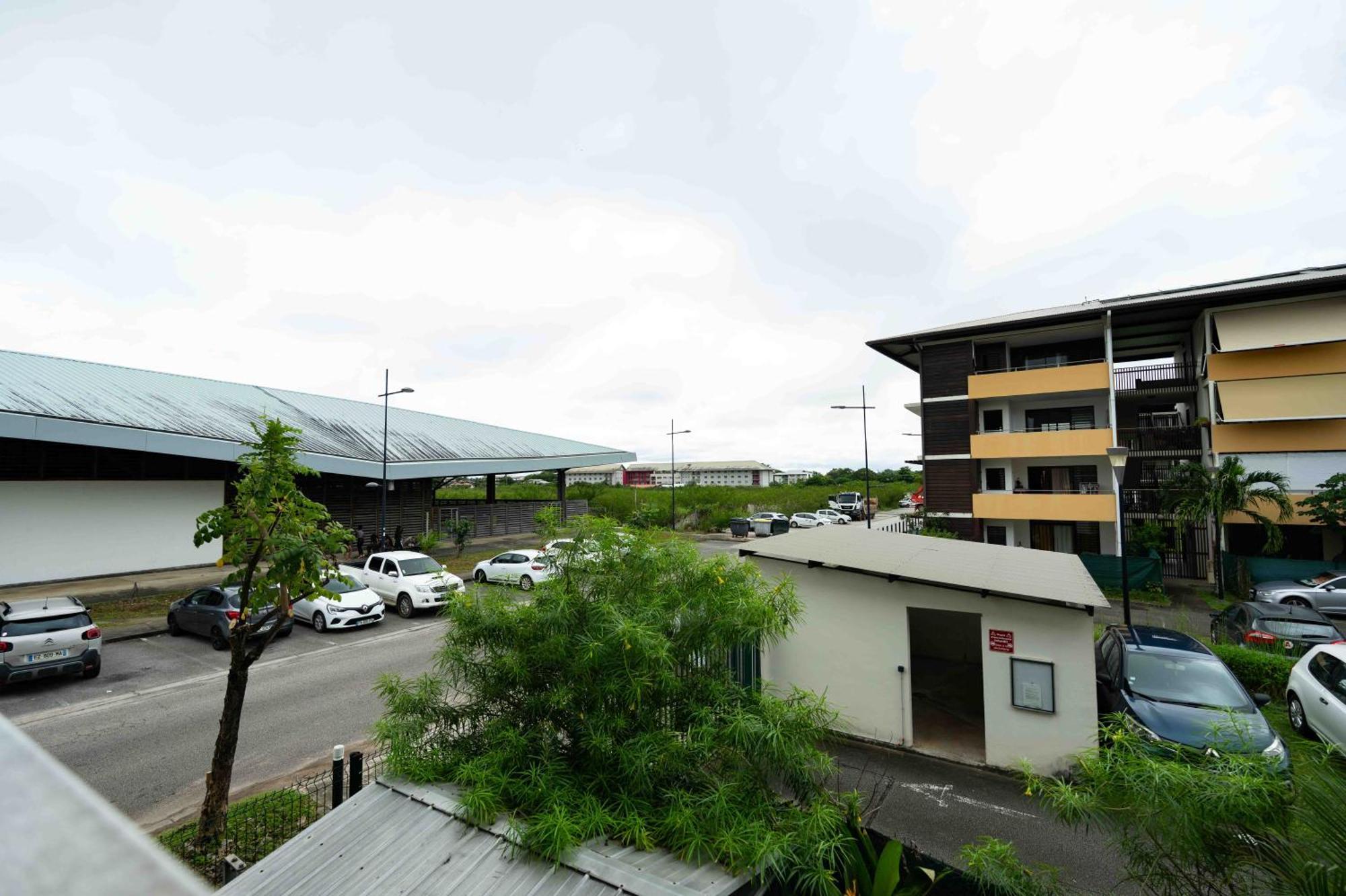 Hibiscus Standing- Appartement Cosy- 2 Chambres Climatisees- Cuisine Equipee- Wifi-Terrasse カイエンヌ エクステリア 写真